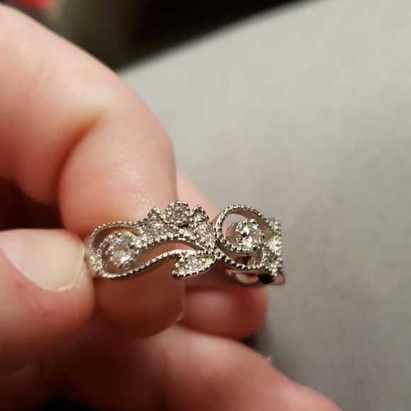 Ring - Picture 3 of 4